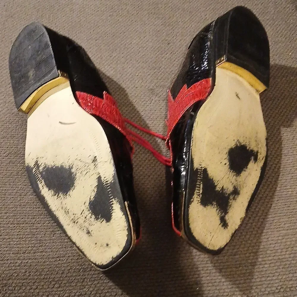 Men's Red & Black Faux Crocodile Pattern Shoes With Gold Tips & Heel Accent LL3